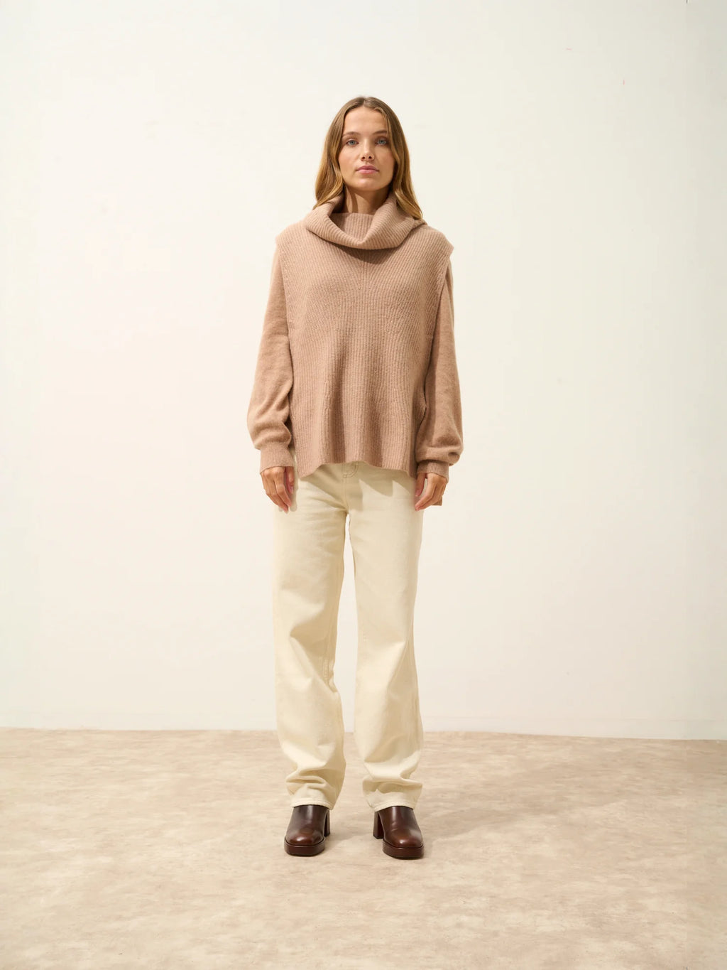LOU Cape Turtleneck Sleeveless 4 Ply Heather Camel