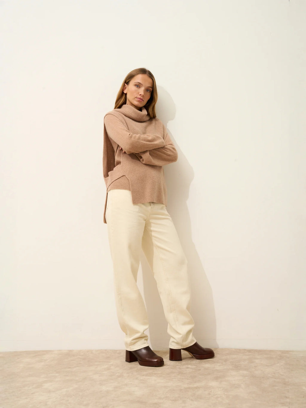 LOU Cape Turtleneck Sleeveless 4 Ply Heather Camel