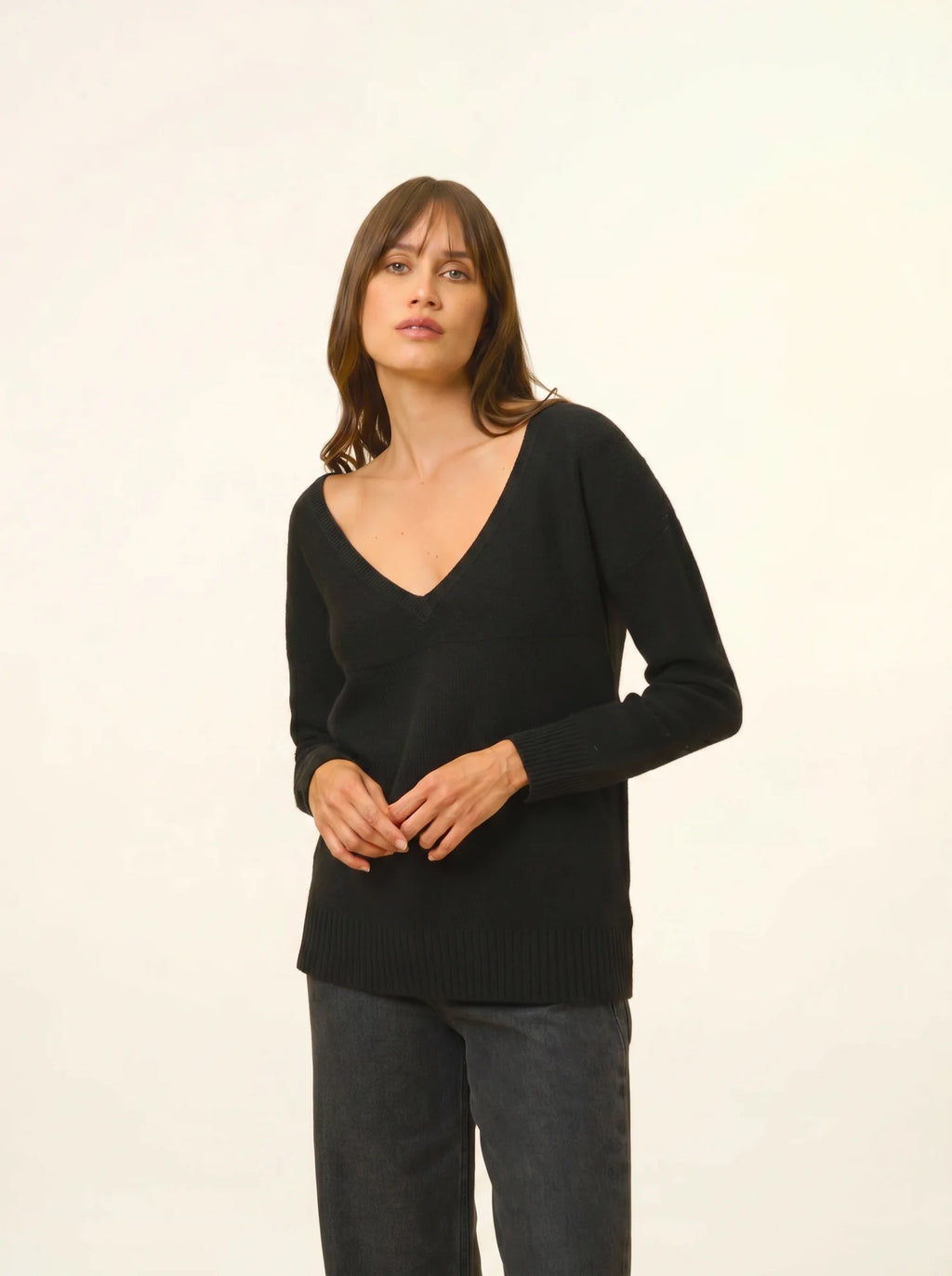 CASSIE Sweater V-Neck 4 Ply Black