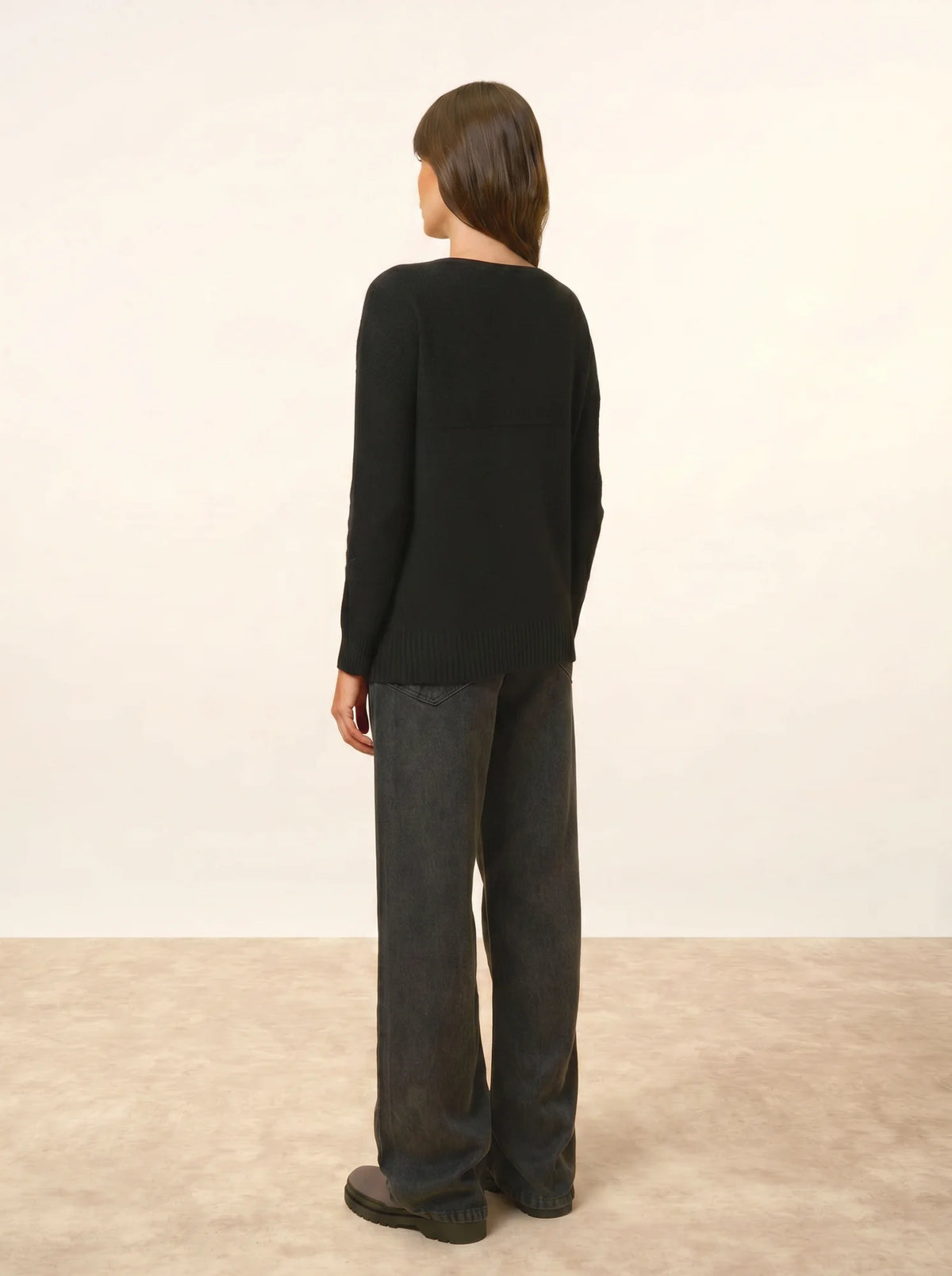 CASSIE Sweater V-Neck 4 Ply Black