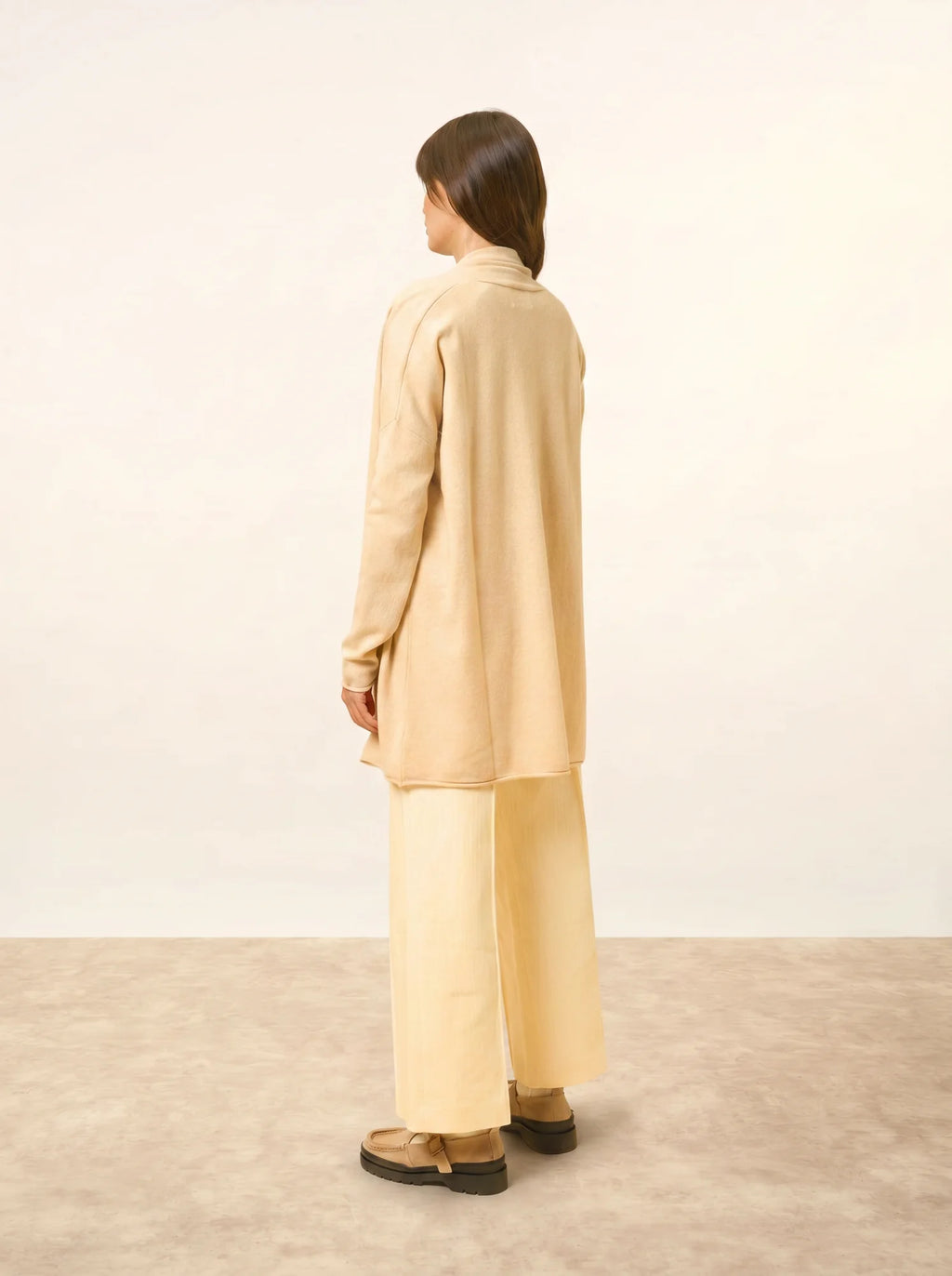 MADDIE Lange Jacke offen Schalkragen Sand