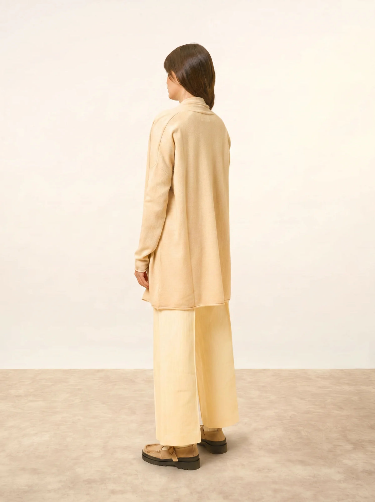 MADDIE Lange Jacke offen Schalkragen Sand