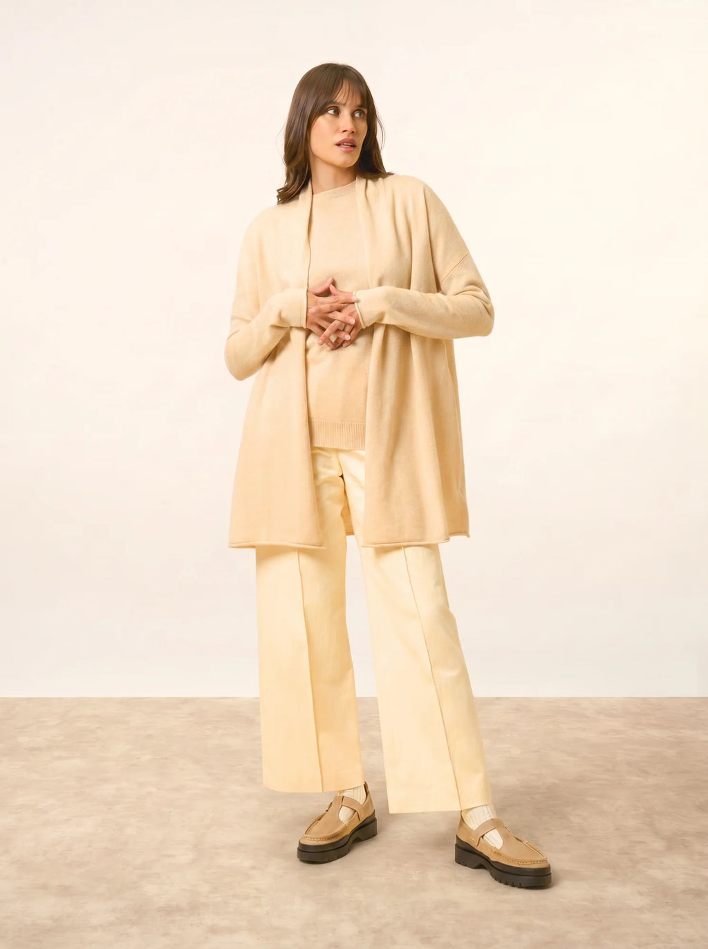 MADDIE Lange Jacke offen Schalkragen Sand