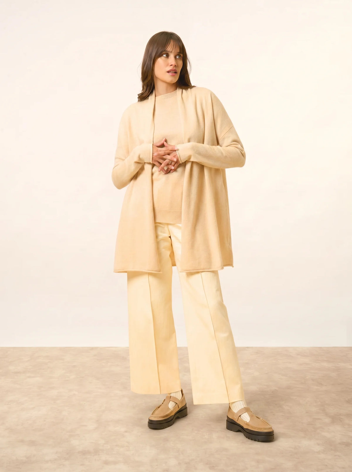 MADDIE Lange Jacke offen Schalkragen Sand