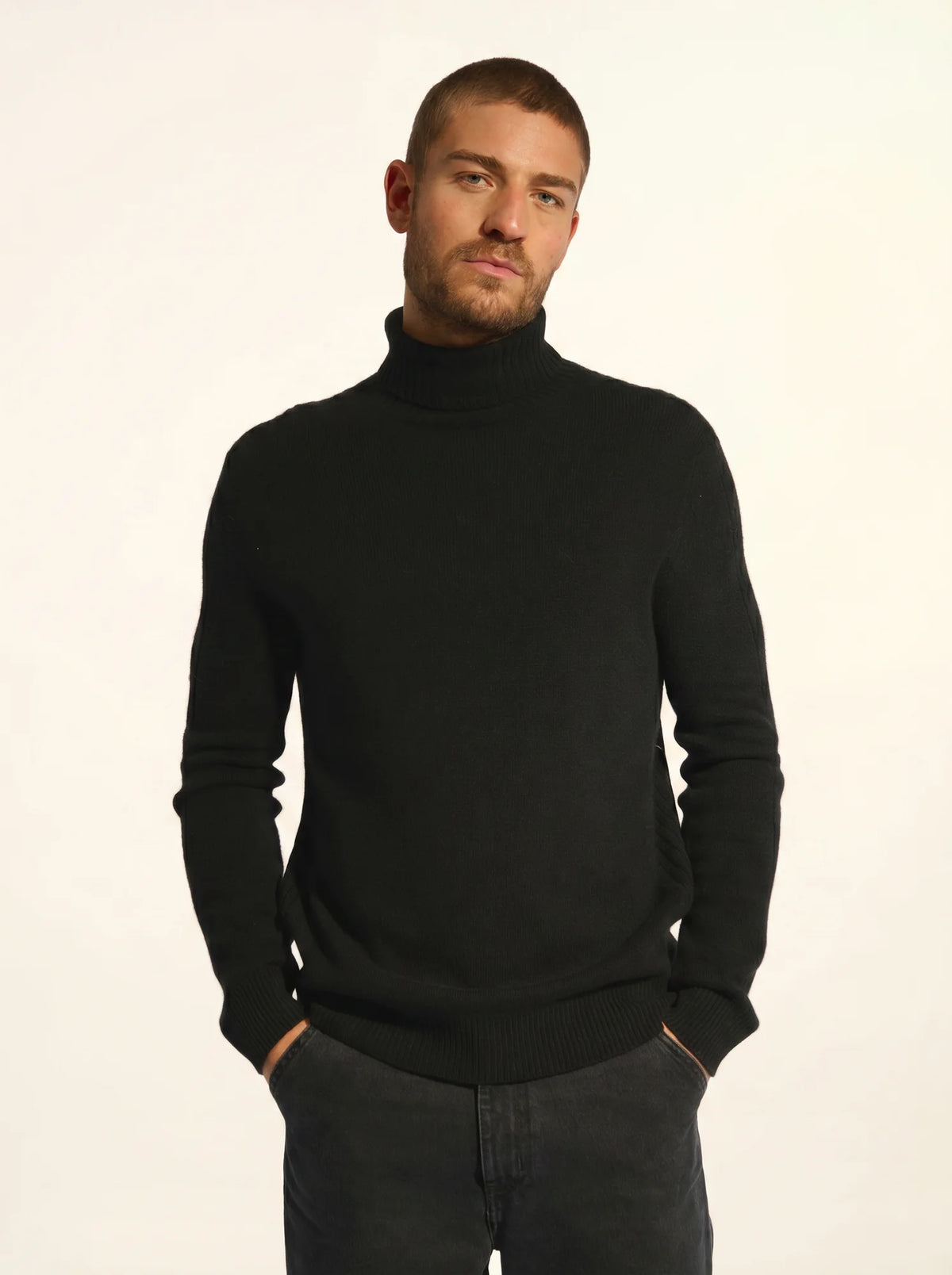 NOI Pull Col Roulé 4 Fils Noir