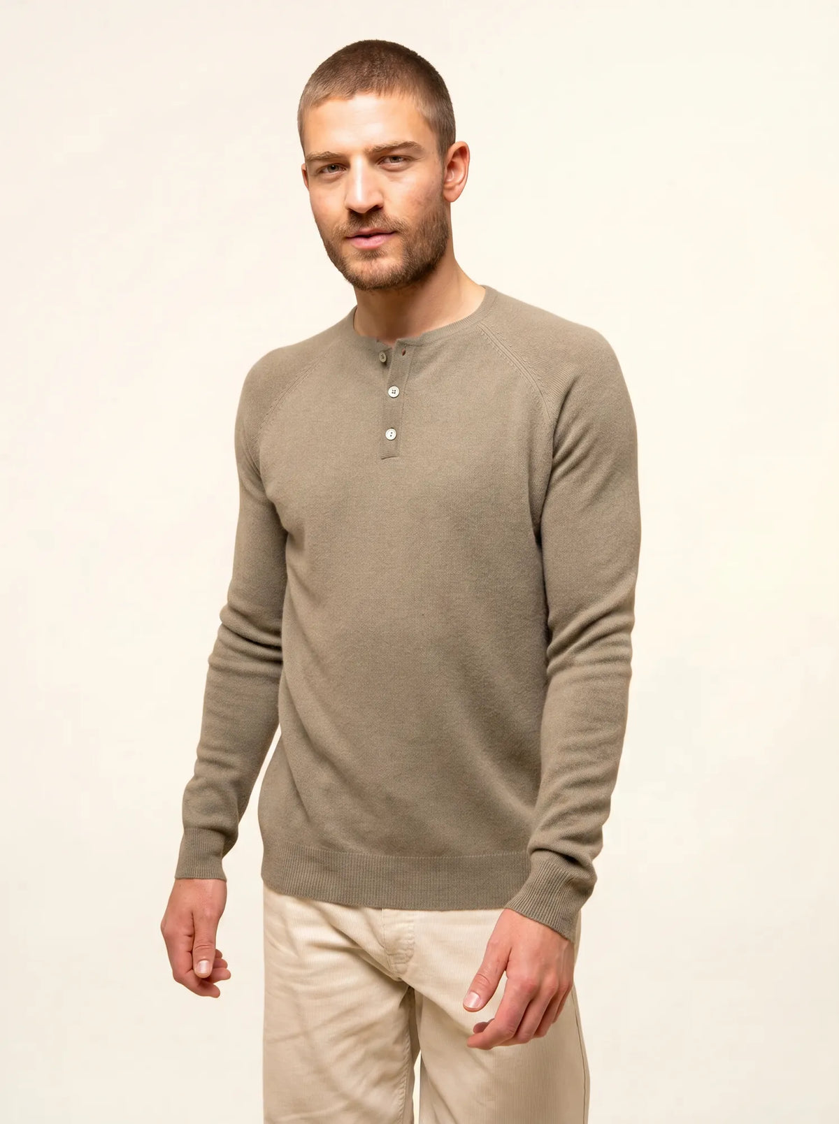 GUZMAN Pullover Henley-Ausschnitt Armeegrün