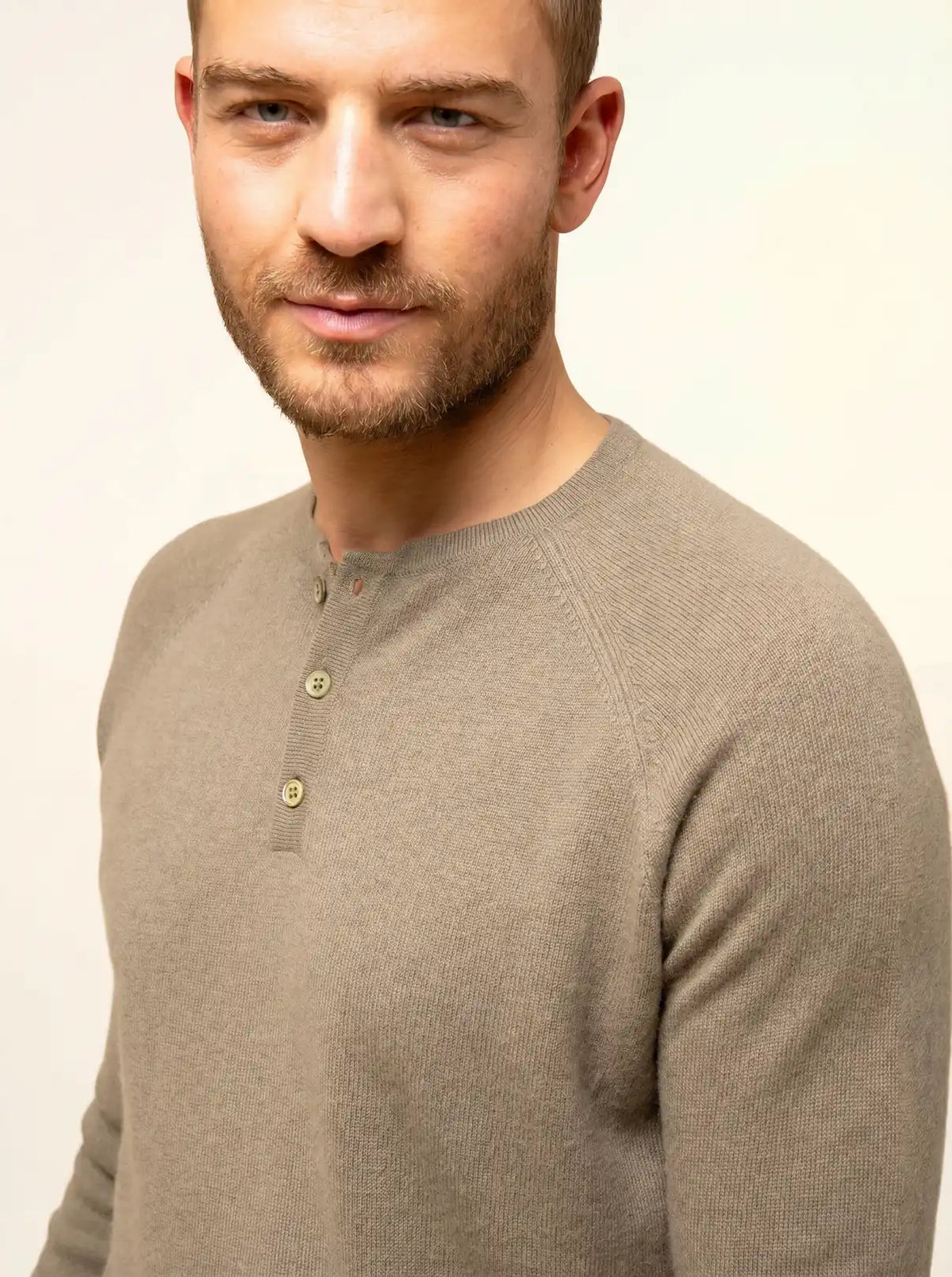 GUZMAN Pullover Henley-Ausschnitt Armeegrün