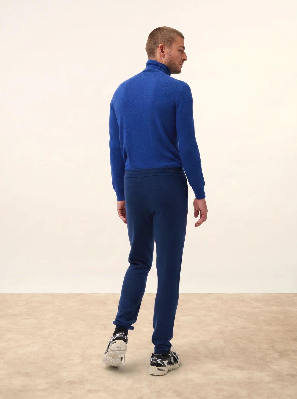 GARETH Jogging Minuit