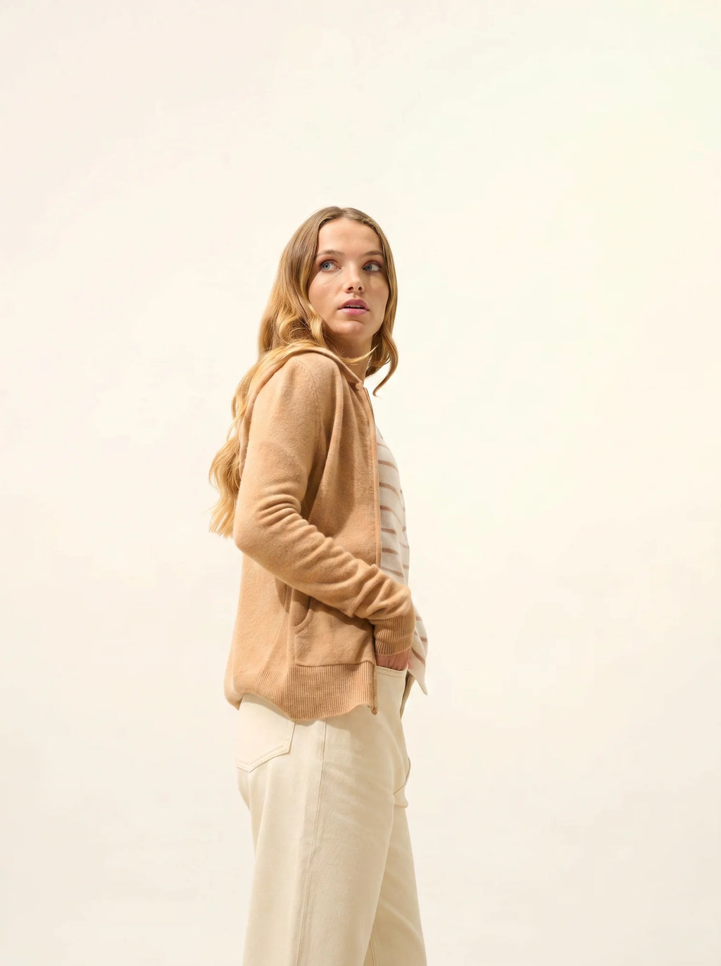 DEBBIE Gilet Zippé Capuche Sahara