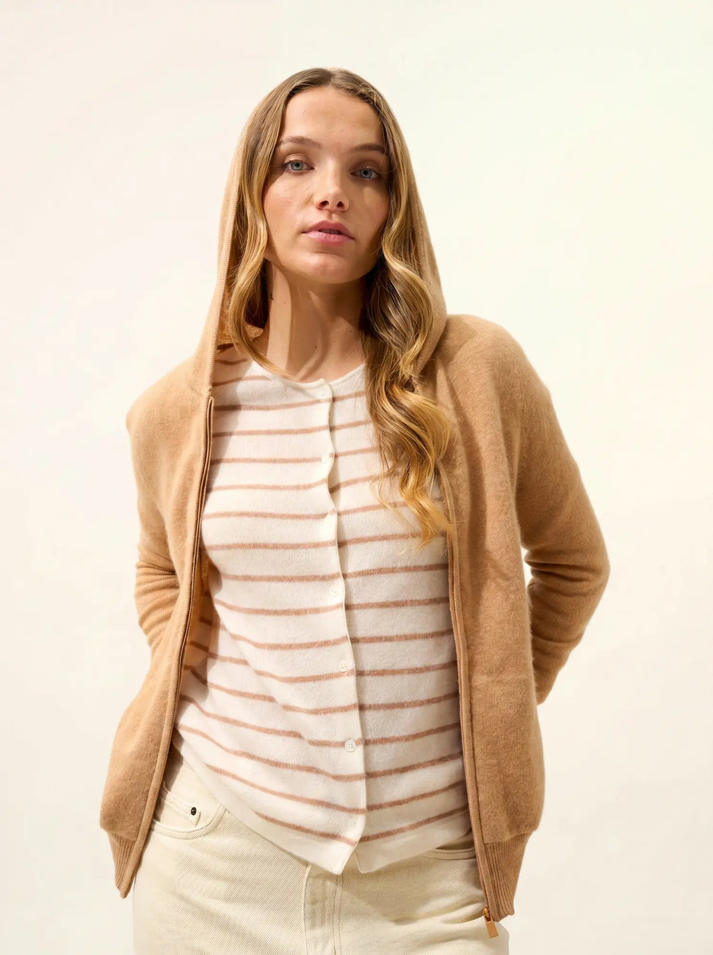 DEBBIE Gilet Zippé Capuche Sahara