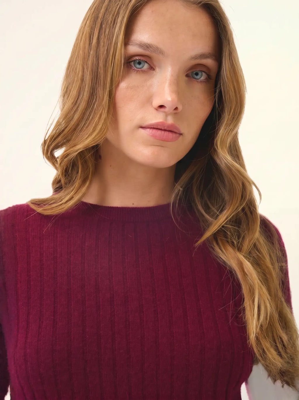 AVANA Pull Col Rond Bordeaux