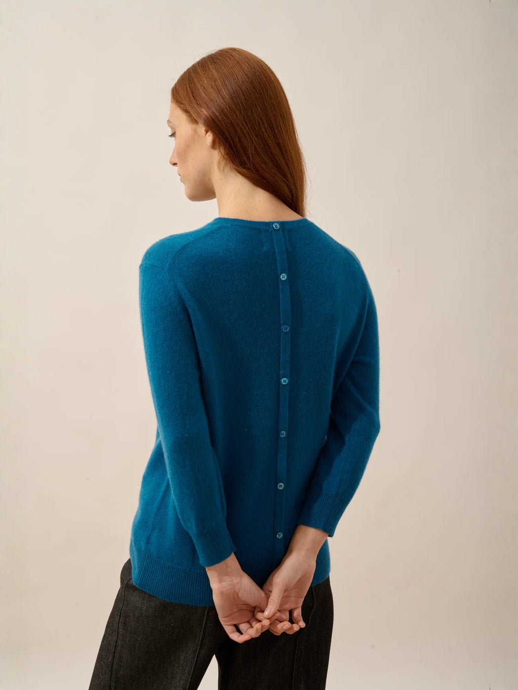 JANICE Pull Col Rond Boutonné Dos Paon