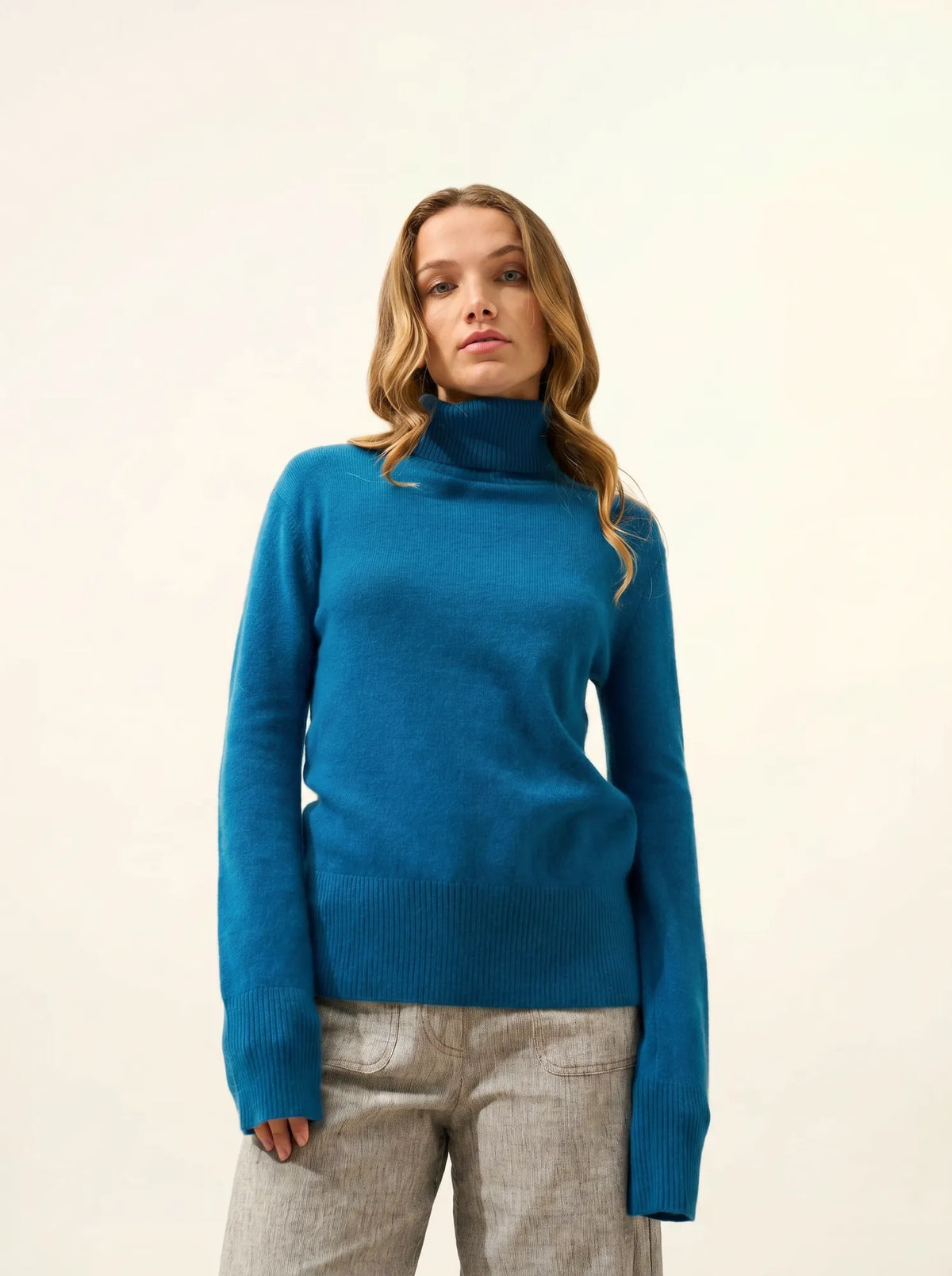 LEXIE Pull Col Roulé Paon