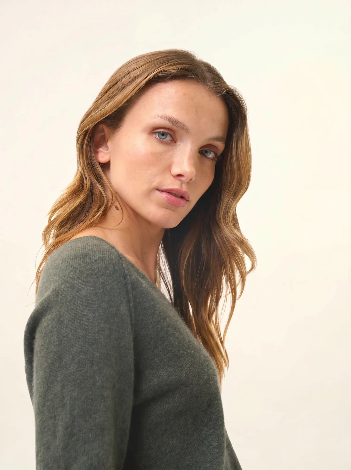 PHOEBE Pullover V-Ausschnitt Khaki meliert