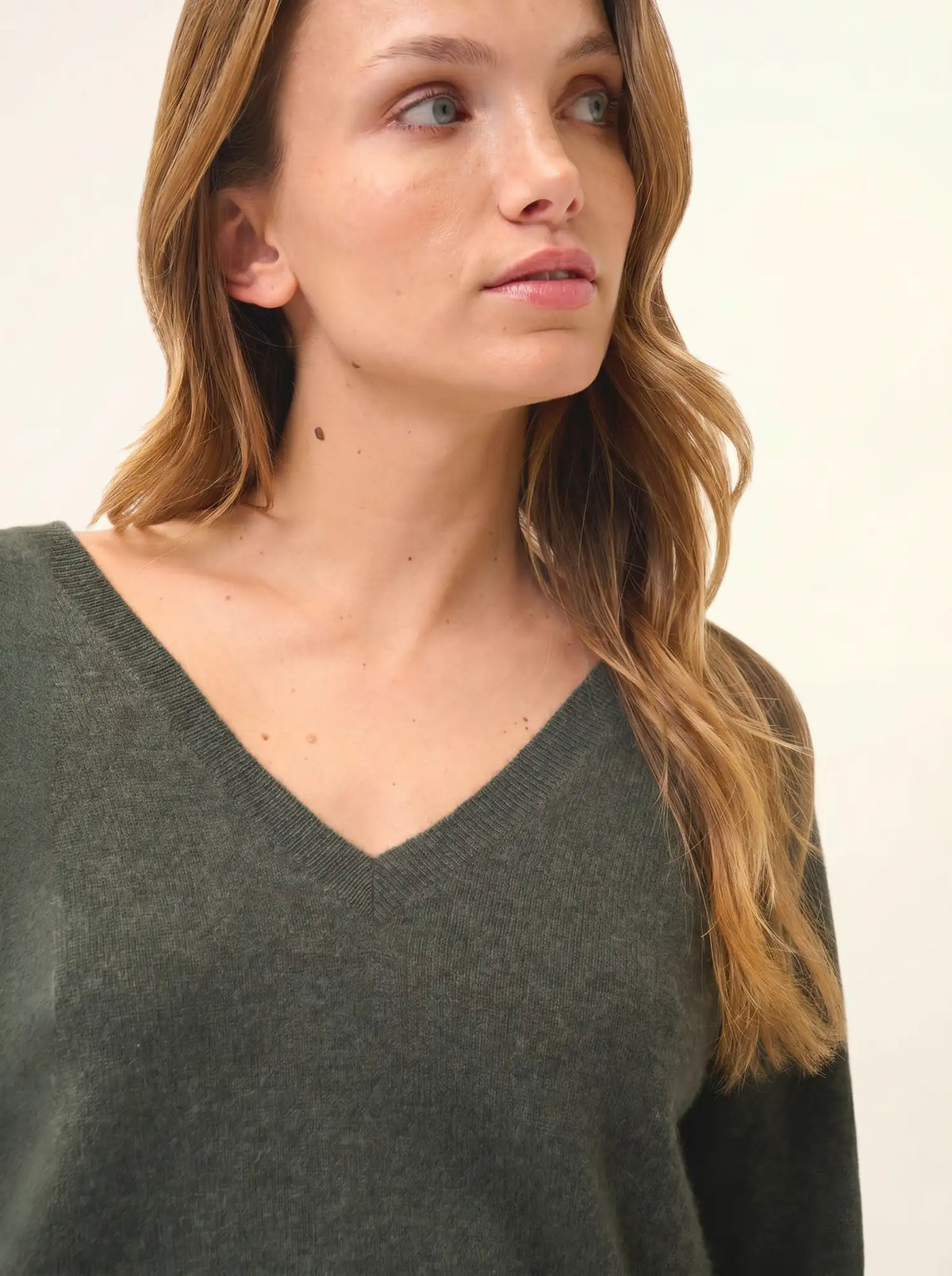 PHOEBE Pullover V-Ausschnitt Khaki meliert