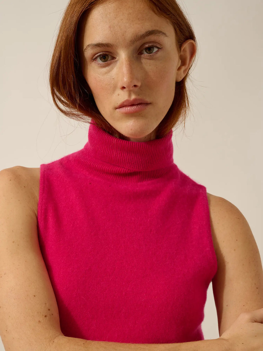 VIOLET Pull Col Roulé sans Manches Fuchsia