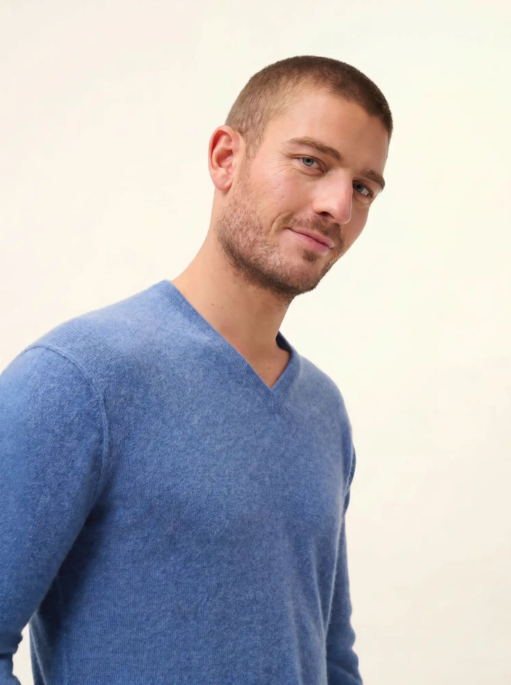 TOM Pull Col V Bleu Denim