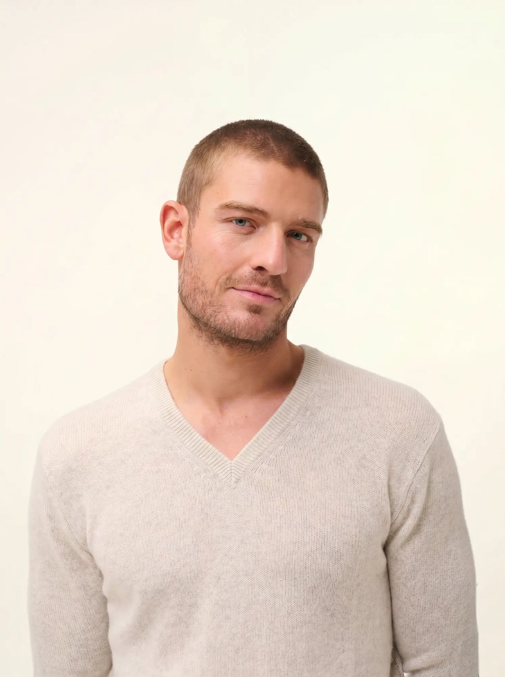 NATHAN Sweater V-Neck 4 Ply Heather Pearl Grey