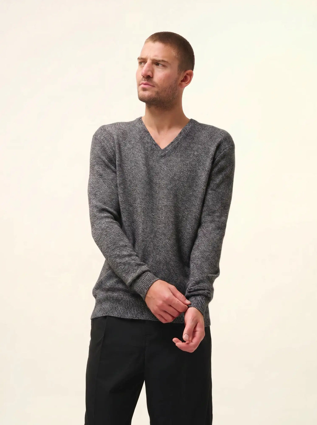 NATHAN Pullover V-Ausschnitt 4-fädig Schwarz und Weiß