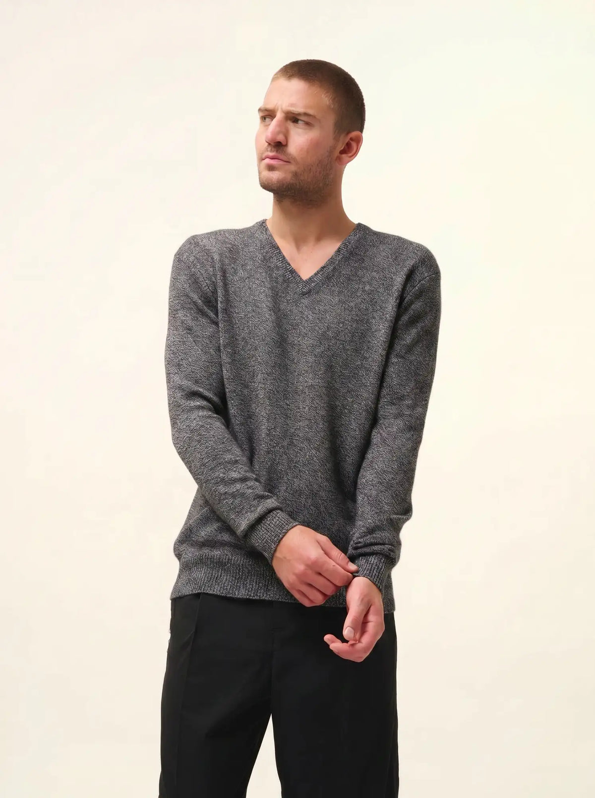 NATHAN Pullover V-Ausschnitt 4-fädig Schwarz und Weiß