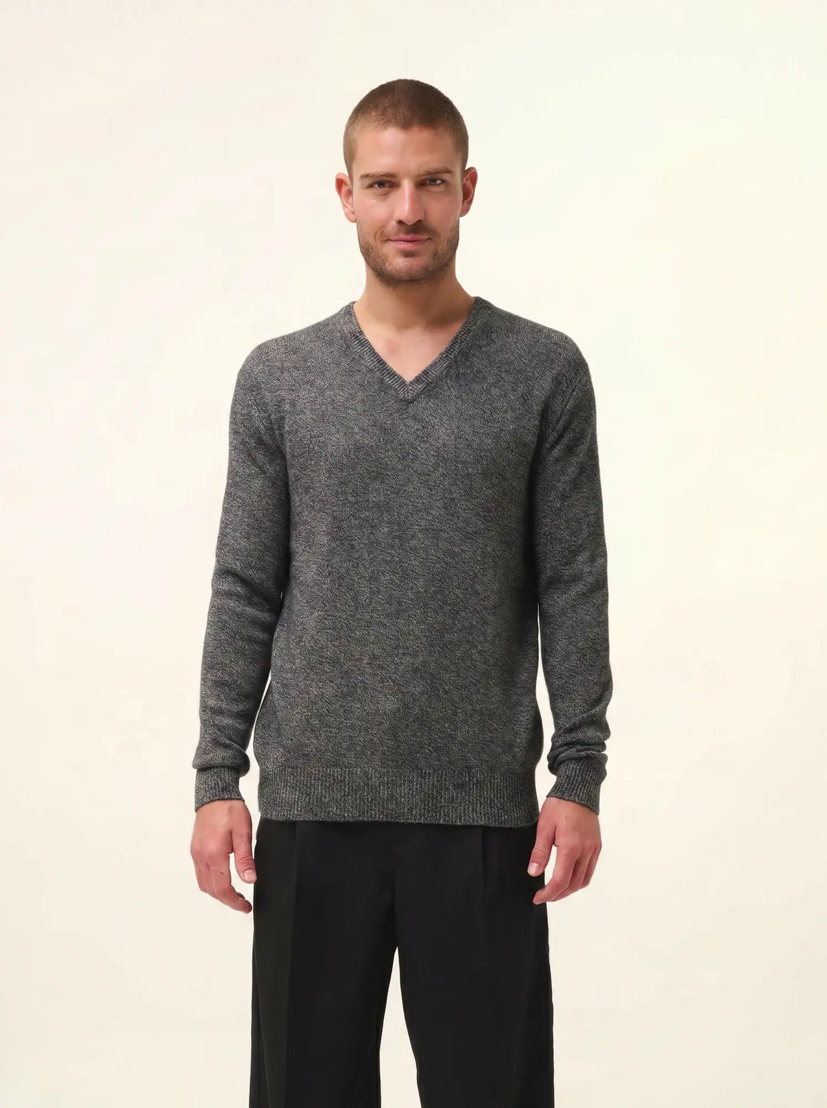 NATHAN Pullover V-Ausschnitt 4-fädig Schwarz und Weiß