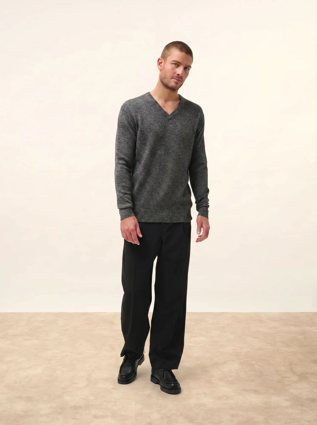 NATHAN Pullover V-Ausschnitt 4-fädig Schwarz und Weiß