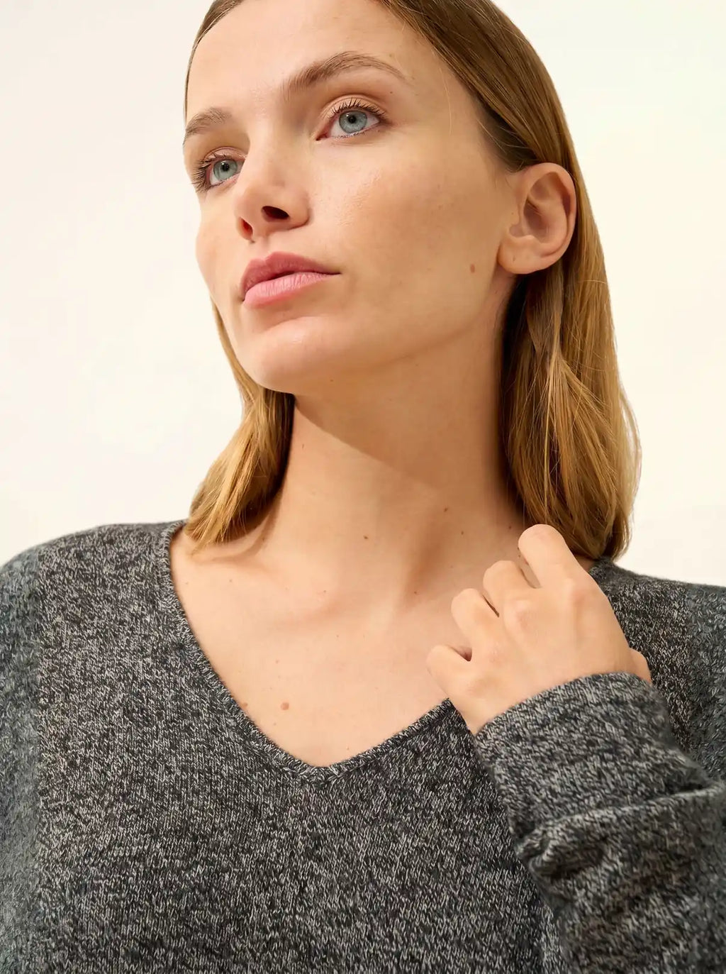 JOAN Pull Col V Noir et Blanc
