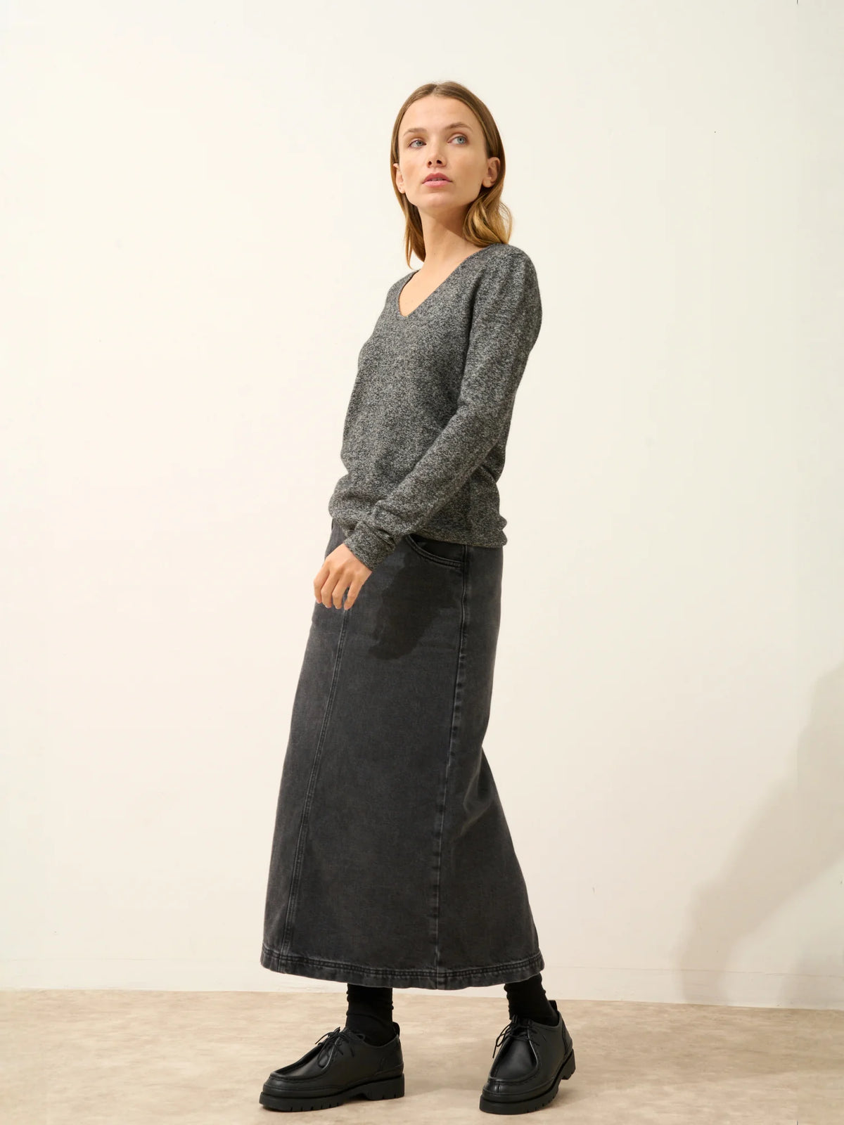 JOAN Pull Col V Noir et Blanc