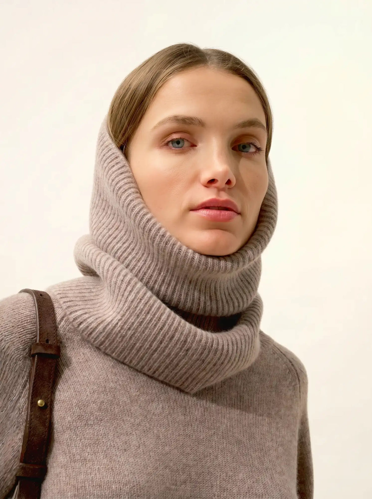 SOFIA Neck Warmer 6 Ply Heather Caribou
