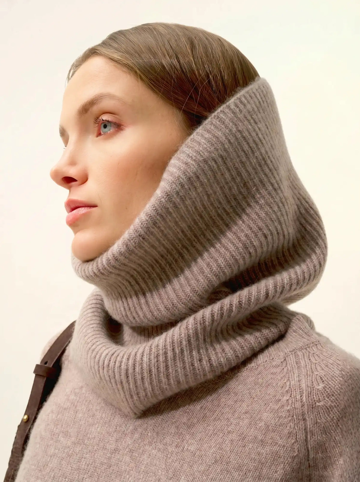 SOFIA Neck Warmer 6 Ply Heather Caribou