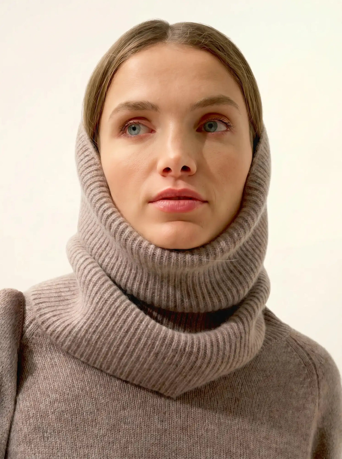 SOFIA Neck Warmer 6 Ply Heather Caribou