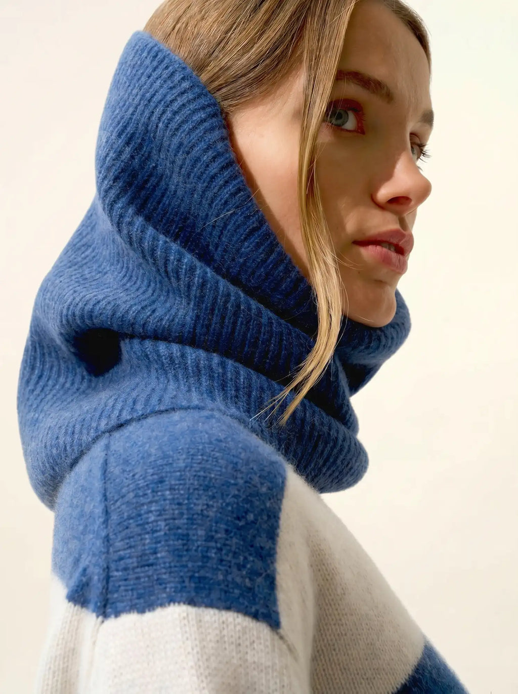 SOFIA Neck Warmer 6 Ply Heather Ocean