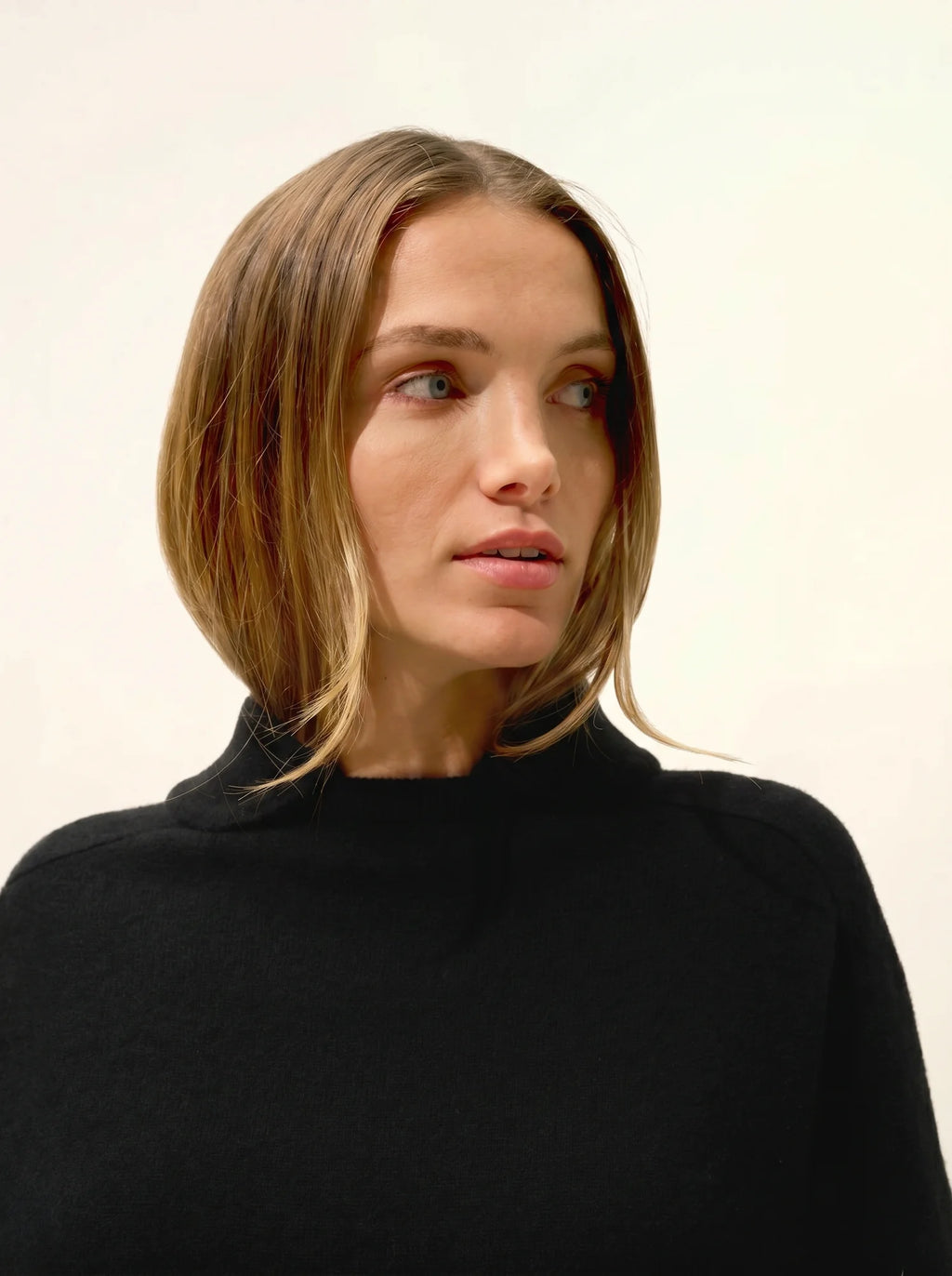PIURA Sweater Peter Pan Collar Black