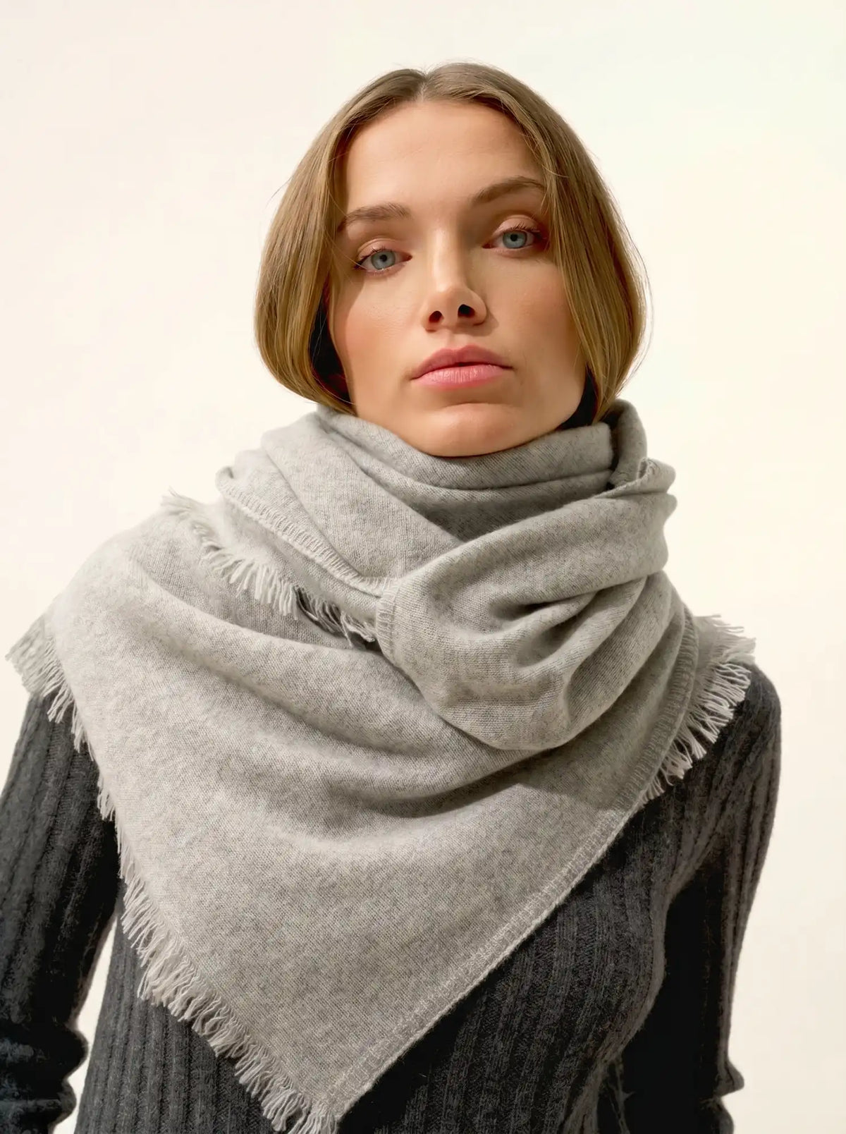 HUACHO Écharpe Carrée Gris Chiné