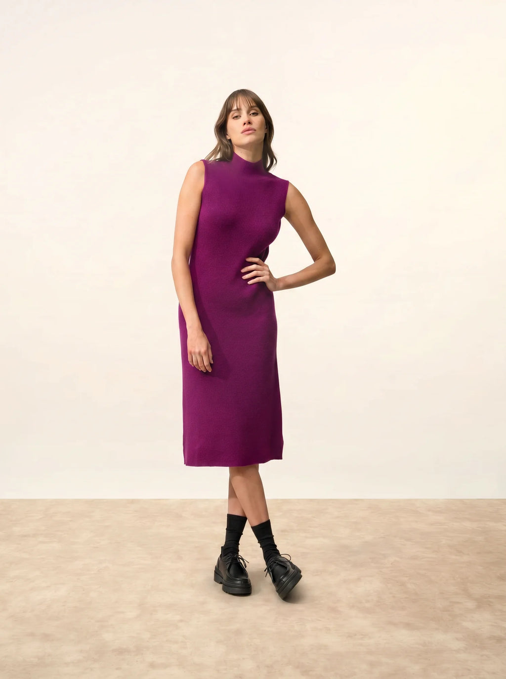 LOTTIE Robe Col Montant sans Manches Prune