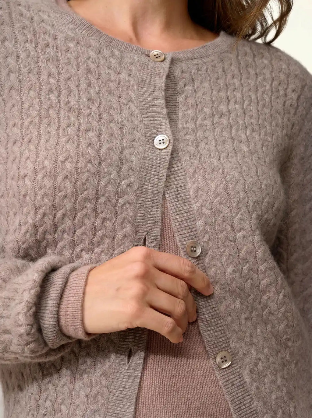 LAURA Strickjacke Rundhalsausschnitt Caribou meliert