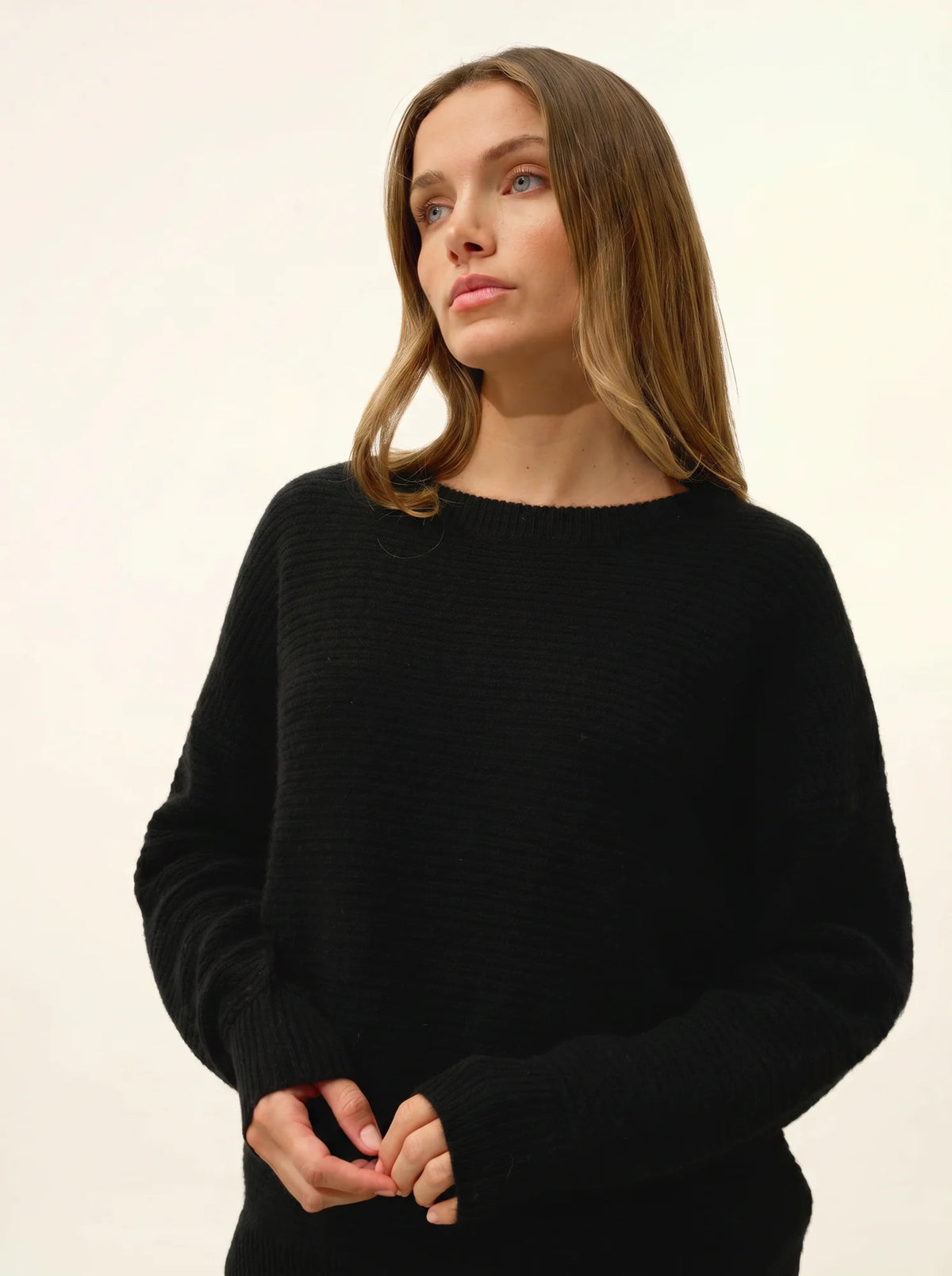 LOUNA Pull Col Rond 4 Fils Noir