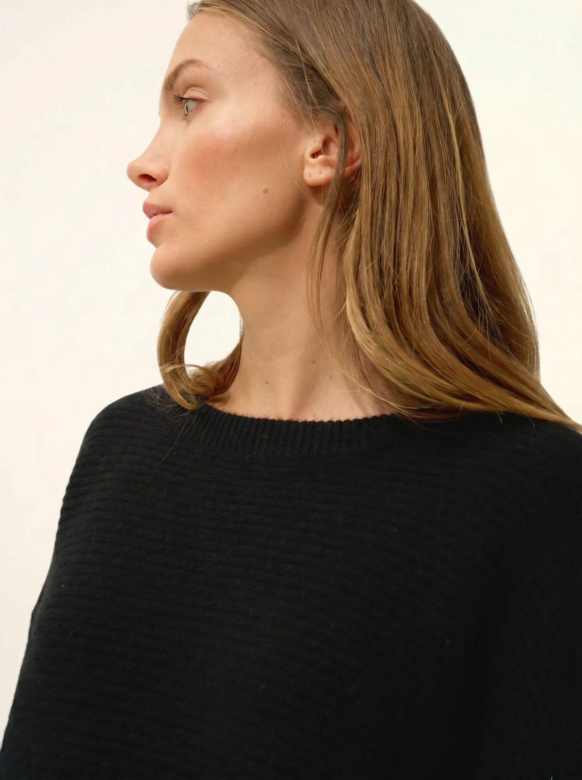 LOUNA Pull Col Rond 4 Fils Noir