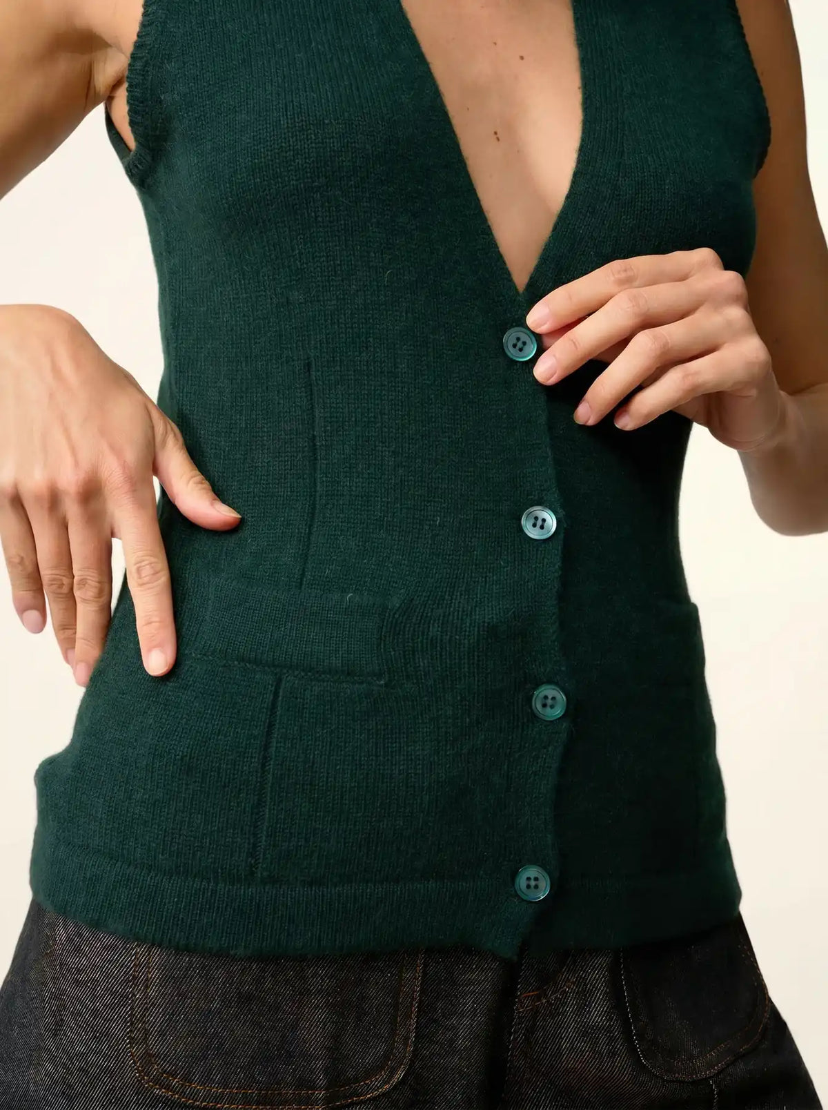 STEFAN Cardigan Col V sans Manches 4 Fils Cyprès