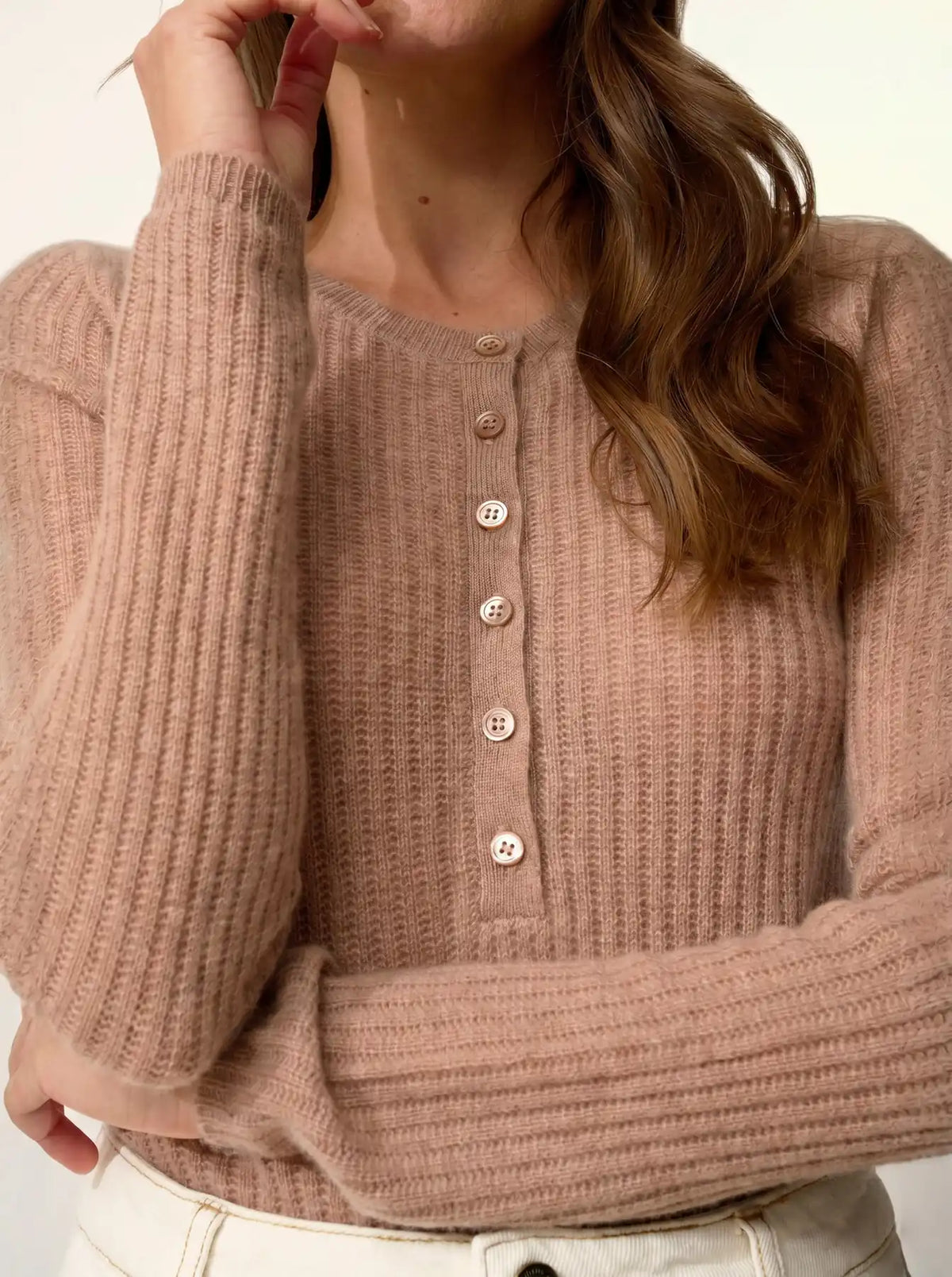 FUNI Body Boutonné Col Rond Camel Chiné