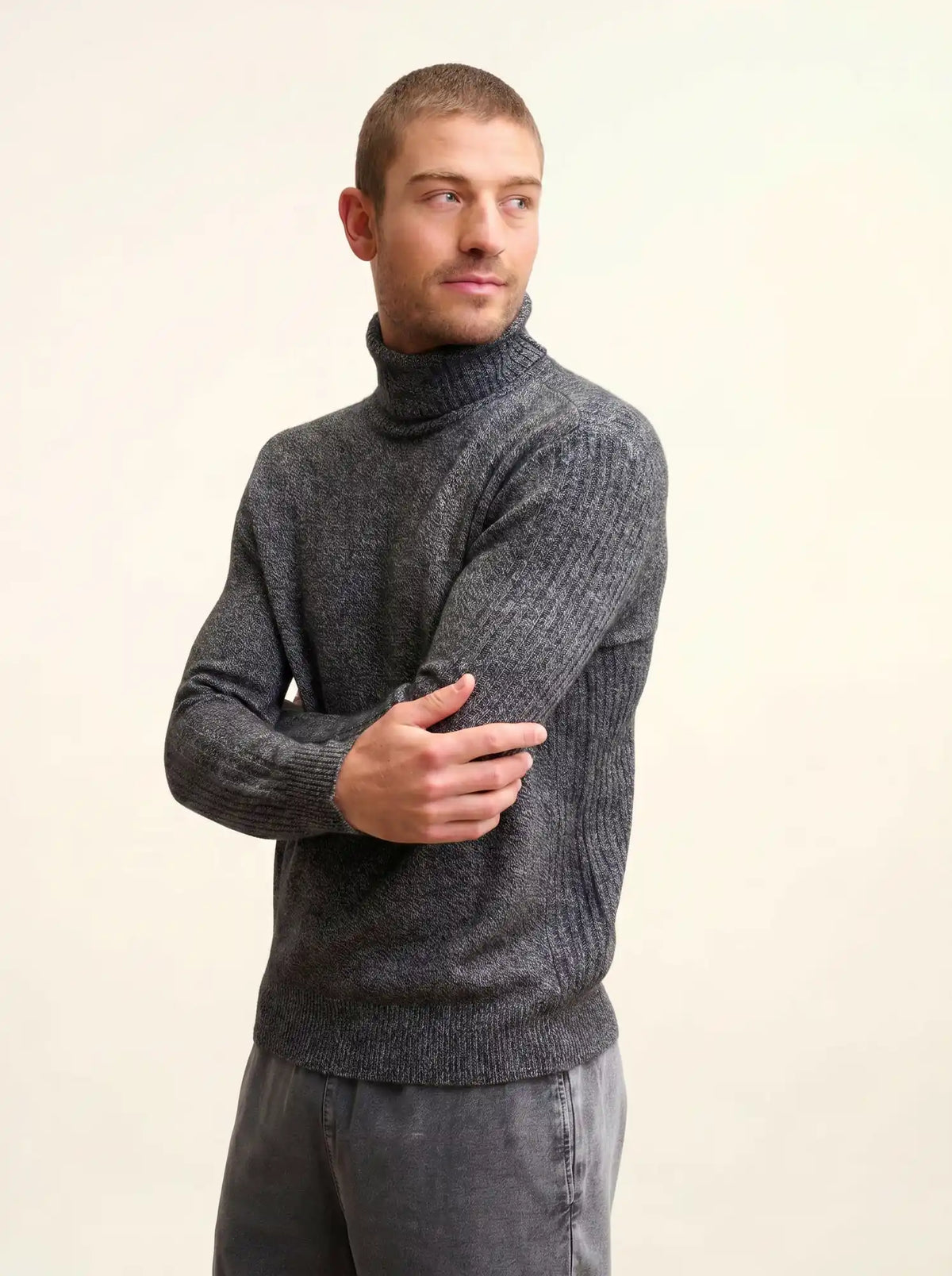 NOI Pull Col Roulé 4 Fils Noir et Blanc