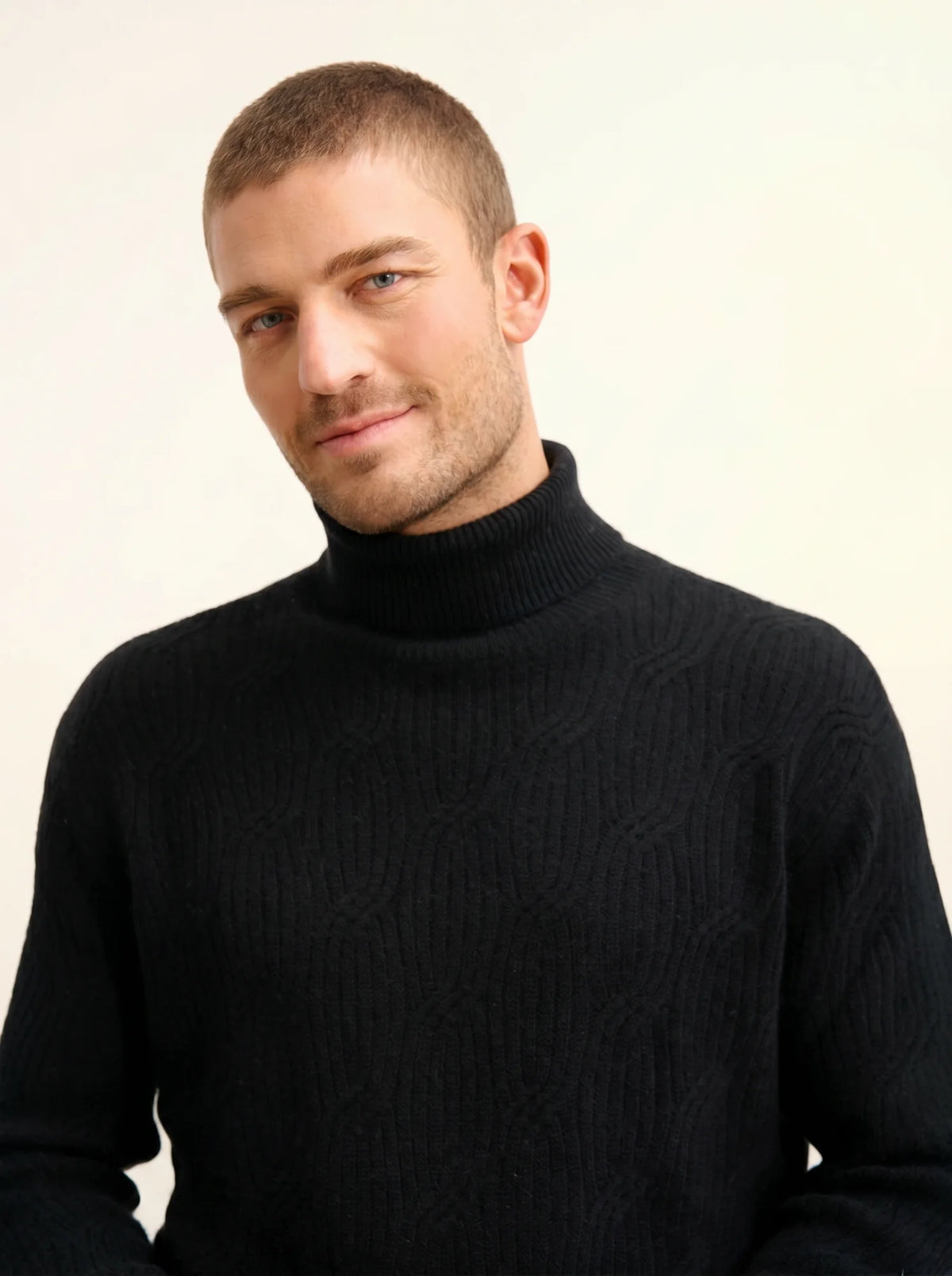 GOBA Pull Col Roulé 4 Fils Noir