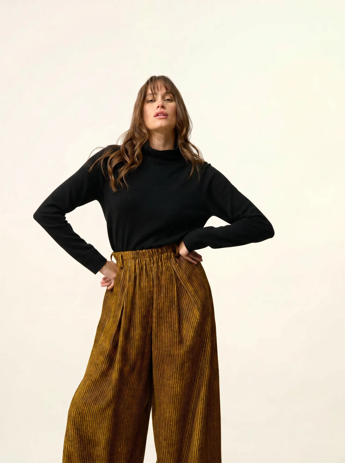 AMBRE Pull Col Montant Noir