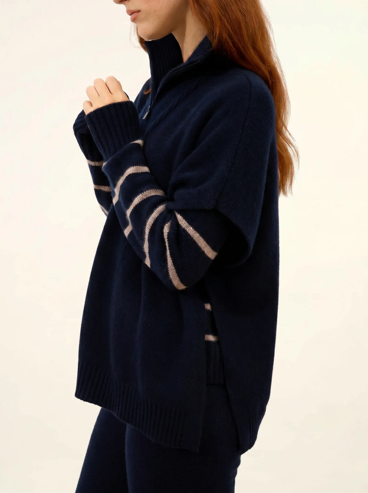VIVIENNE Poncho Trucker Neck 4 Ply Navy