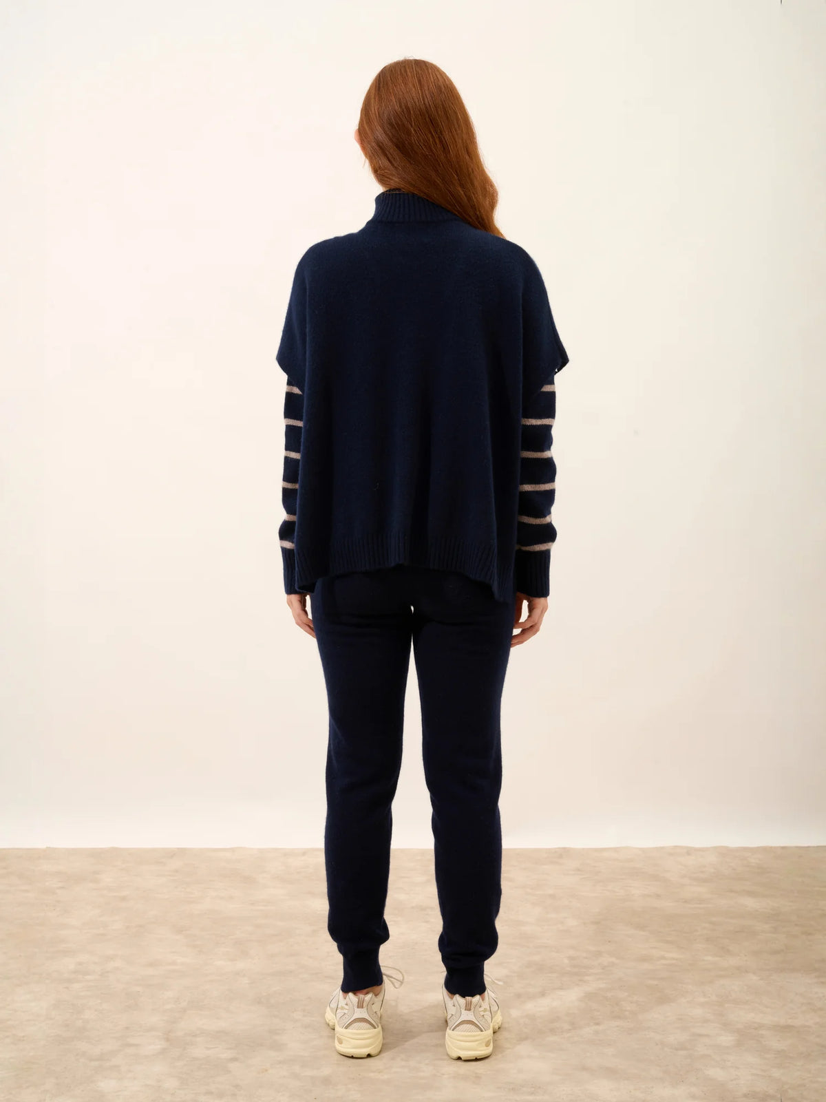 VIVIENNE Poncho Trucker Neck 4 Ply Navy