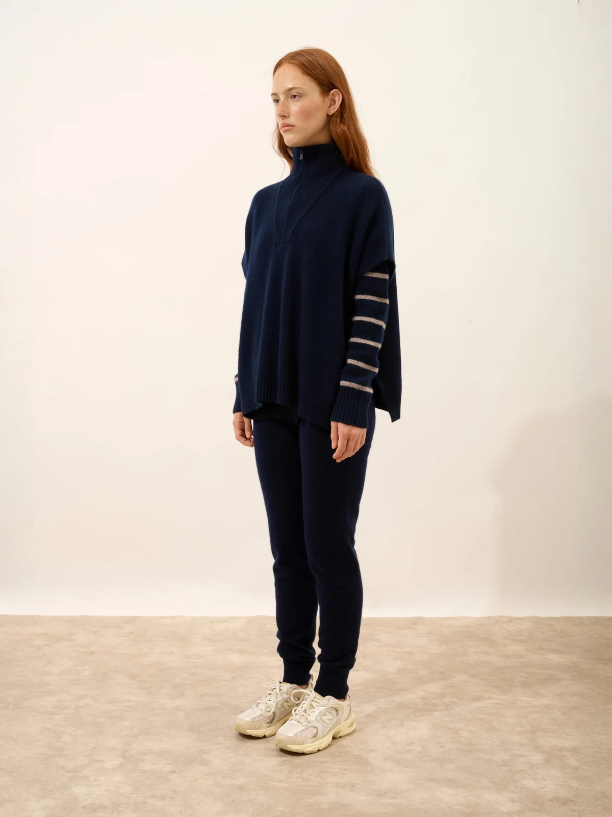 VIVIENNE Poncho Trucker Neck 4 Ply Navy