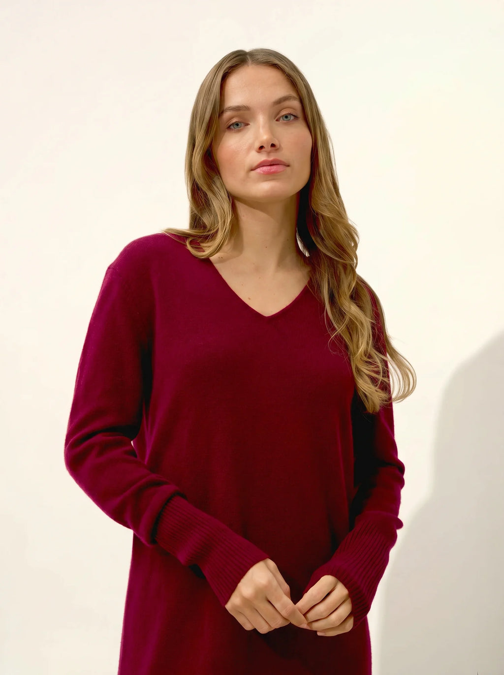 MILEYA Kleid V-Ausschnitt Bordeaux