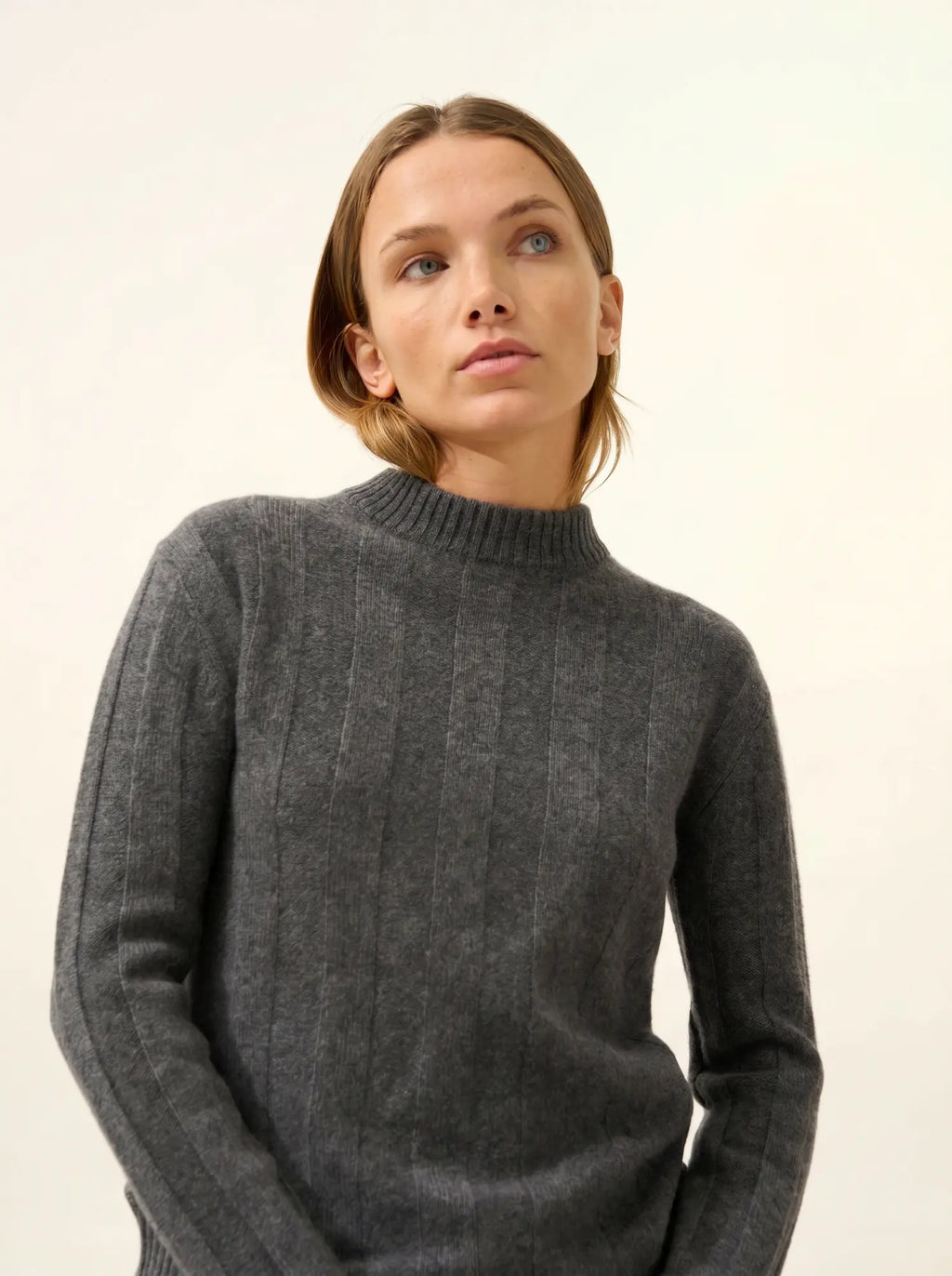 CALINDRA Sweater Crew Neck 4 Ply Heather Charcoal
