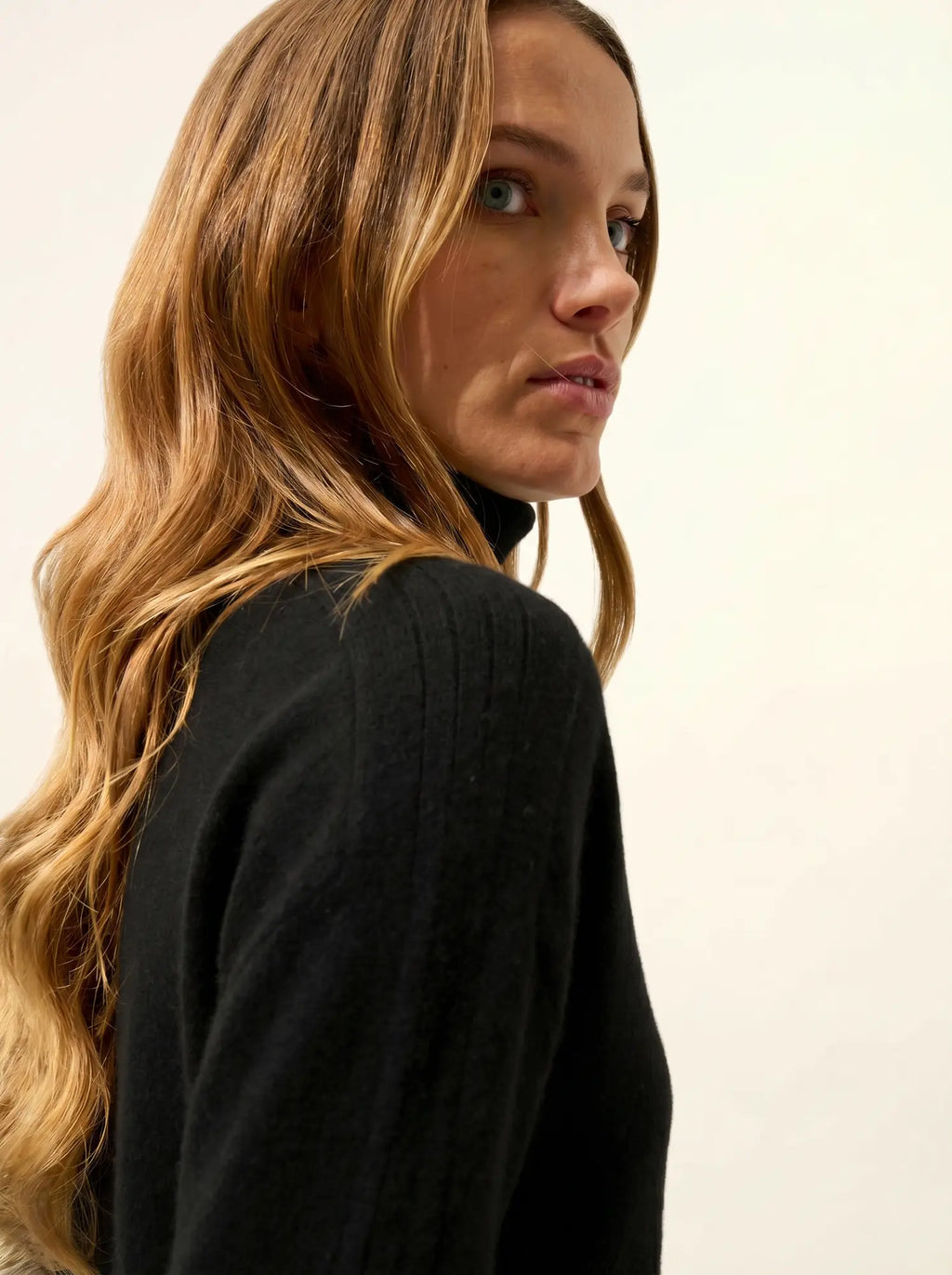 ORIANNE Pull Col Roulé Noir