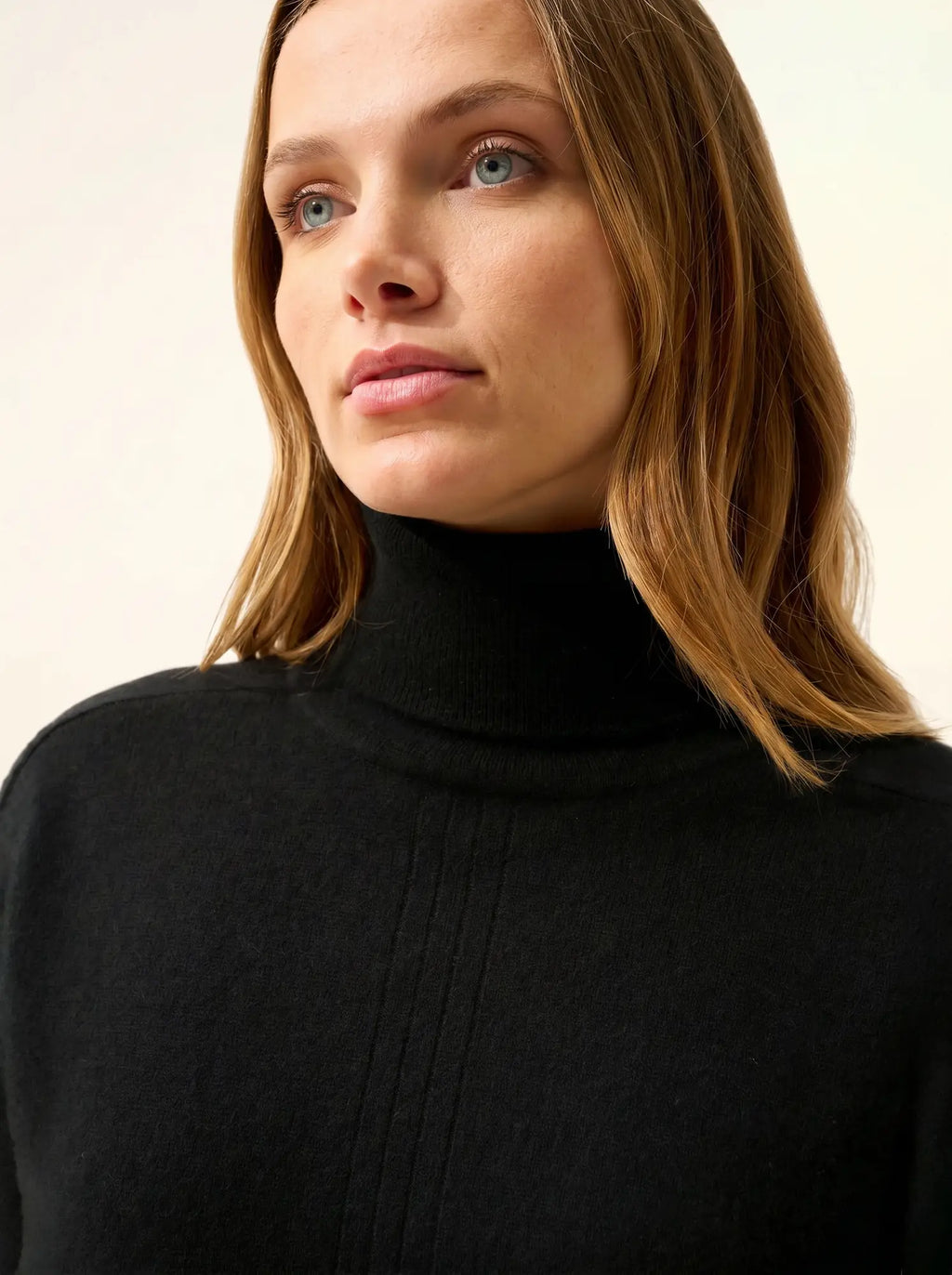 ORIANNE Pull Col Roulé Noir